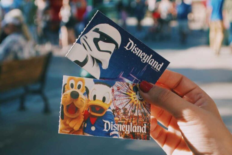 Longtime Disneyland Employees Sues The Company For Allegedly "outstanding Attacks"