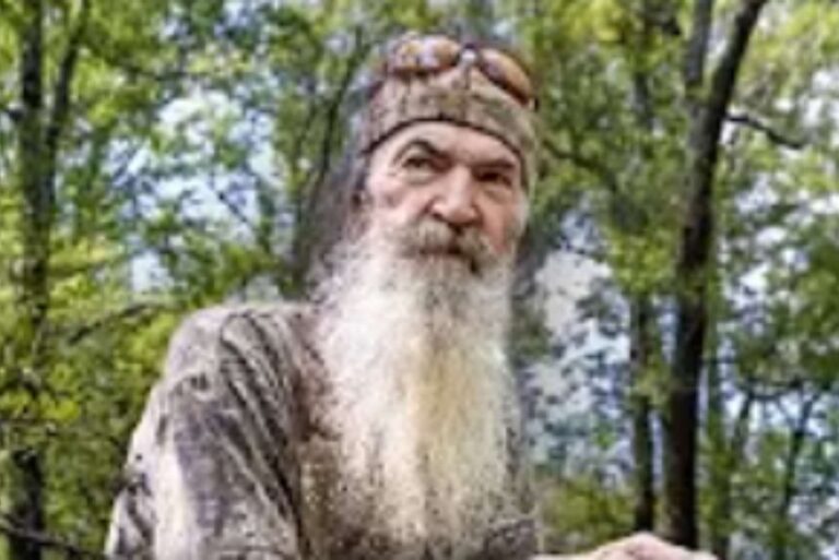 What happened when phil robertson shared jesus with trump?