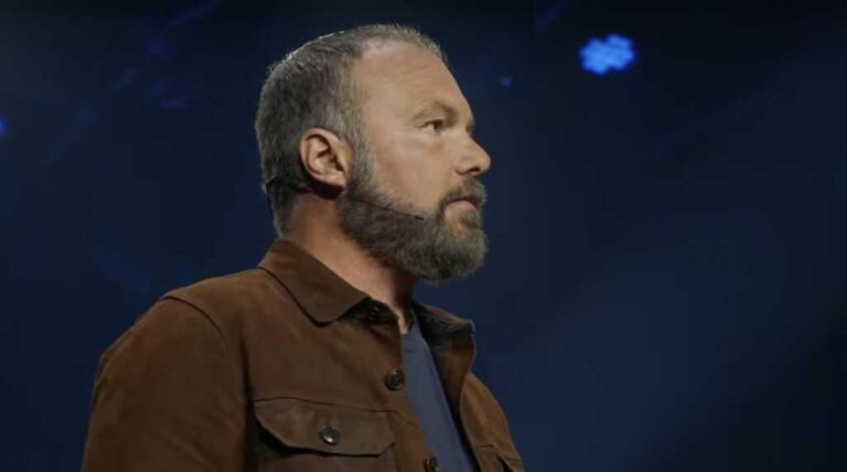 Mark driscoll criticizes his stay at home father as a "non christian" believers
