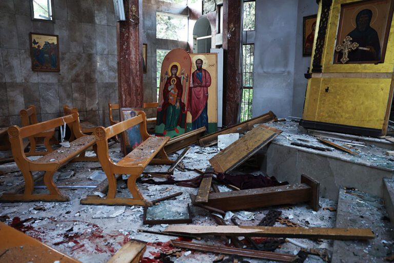 Suicide bombing kills 25 people outside damascus, syria