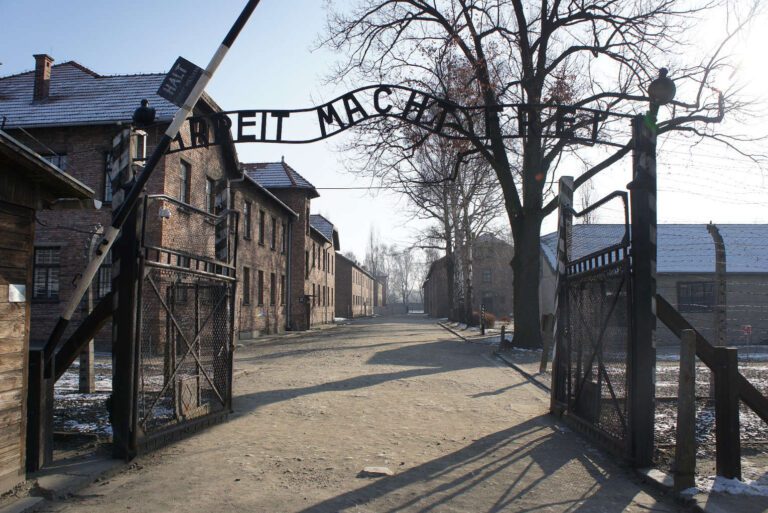 Nea’s shocking Holocaust erases Jewish victims Nea's shocking holocaust erases jewish victims