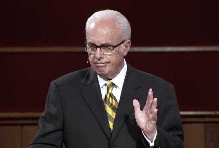 Pastor and Bible teacher John MacArthur (86, Pass) Pastor and bible teacher john macarthur (86, pass)