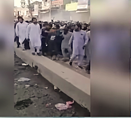 Clashes between Pakistani police and Islamic extremists Clashes between pakistani police and islamic extremists