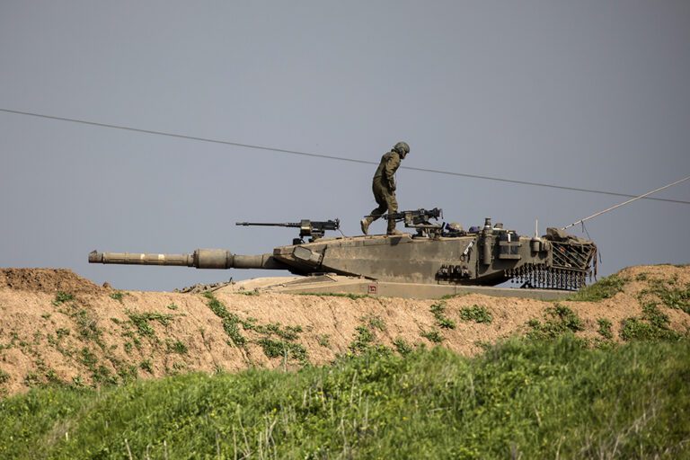 Israel and hamas agree to ceasefire in gaza and hostage