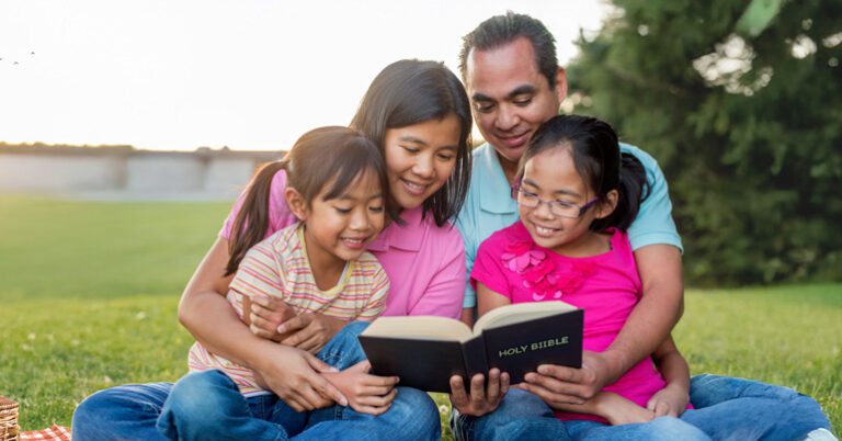 8 ways to help your family know jesus