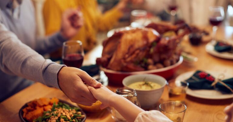 Short thanksgiving prayers that bring peace and joy to the table Short thanksgiving prayers that bring peace and joy to the