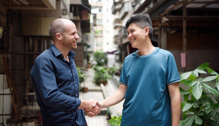 Seeing Others Through the Eyes of Jesus Seeing others through the eyes of jesus