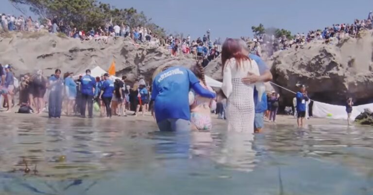 Supernatural moment causes thousands of baptisms – faithwire