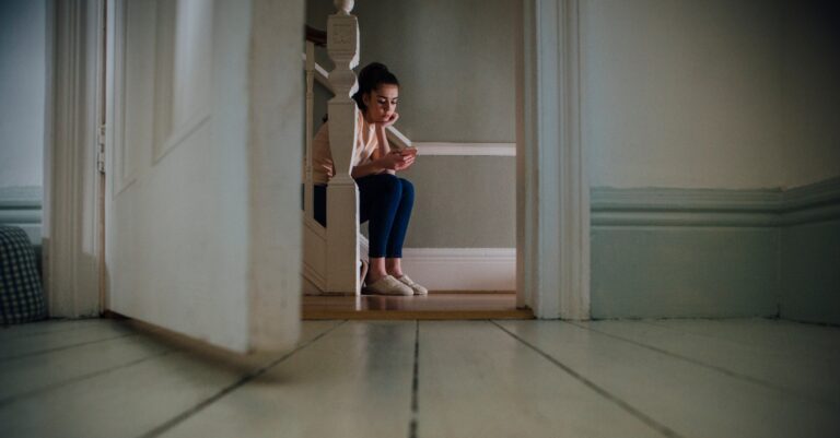 Why gen z feels lonely despite staying connected